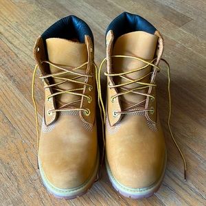 DS (DEADSTOCK) TIMBERLAND® PREMIUM 6-INCH WATERPROOF BOOTS size 6 1/2